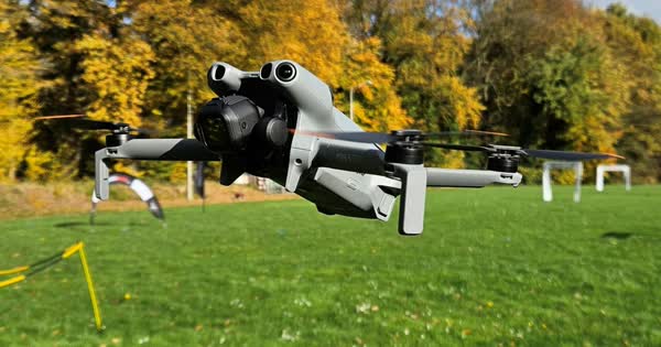 Drone DJI Mini 5 Pro em voo (foto ilustrativa)