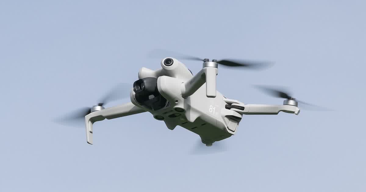 Drone DJI Mini 4 Pro em voo (foto ilustrativa)